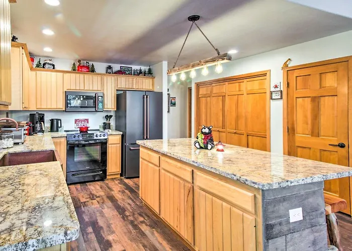 Pinetop Retreat W/ Fire Pit & Game Room! Holiday home