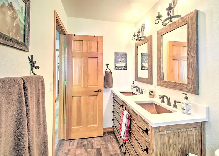 Holiday home Pinetop Retreat W/ Fire Pit & Game Room! *