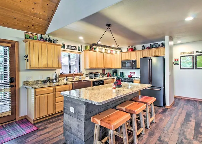 Pinetop Retreat W/ Fire Pit & Game Room! Holiday home