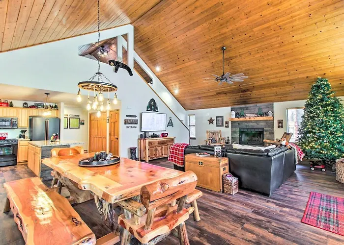 Pinetop Retreat W/ Fire Pit & Game Room! Holiday home