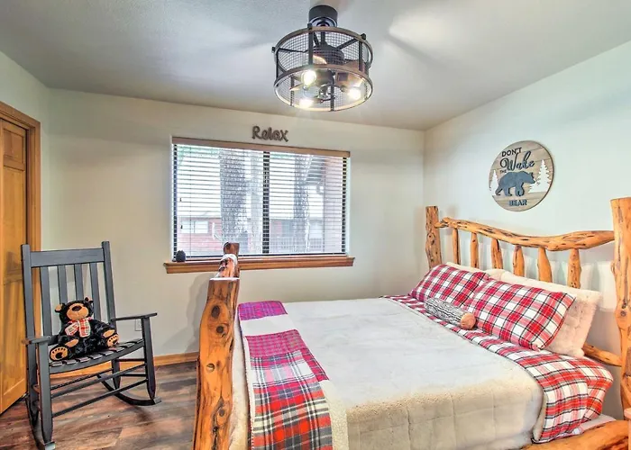 Holiday home Pinetop Retreat W/ Fire Pit & Game Room! *